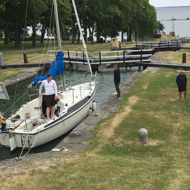 2C627913-4C80-4581-ADE6-E31DBA533E16